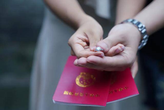 “初婚最高奖励4万元”!多地宣布发钱奖励结婚,有可能追回?