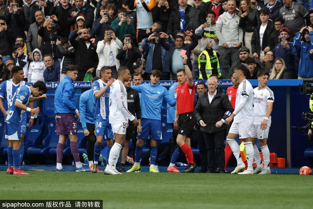 西甲-姆巴佩皇马生涯首染红 卡马文加世界波皇马1-0胜