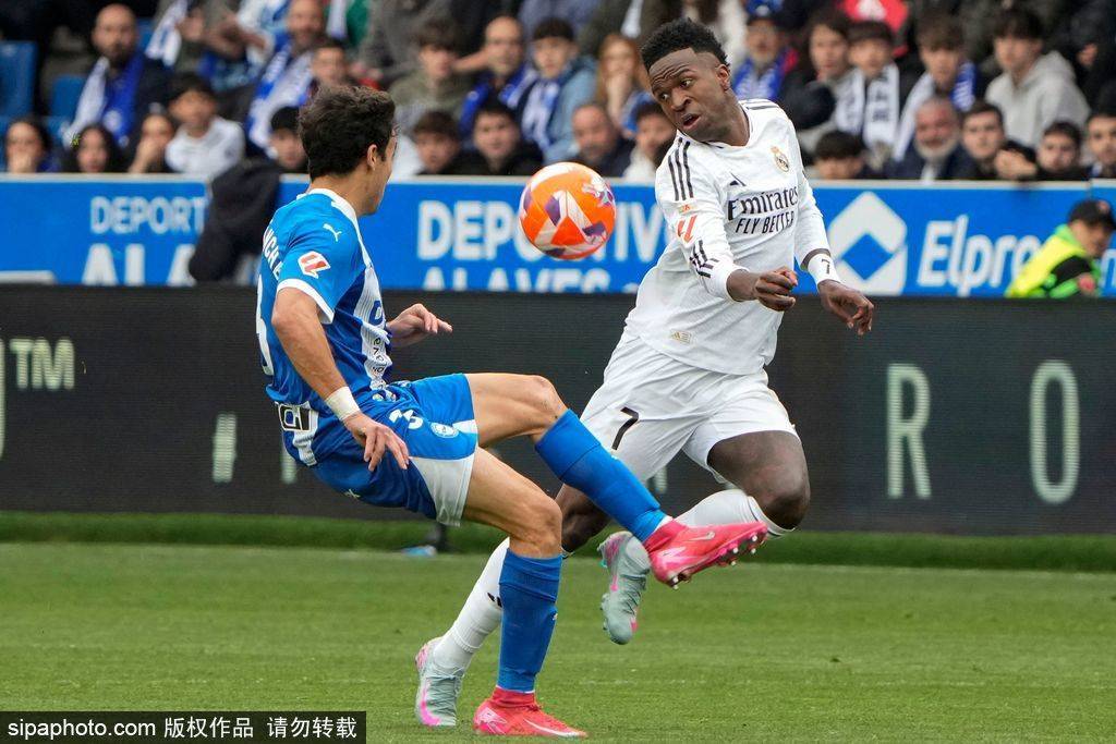 西甲-姆巴佩皇马生涯首染红 卡马文加世界波皇马1-0胜