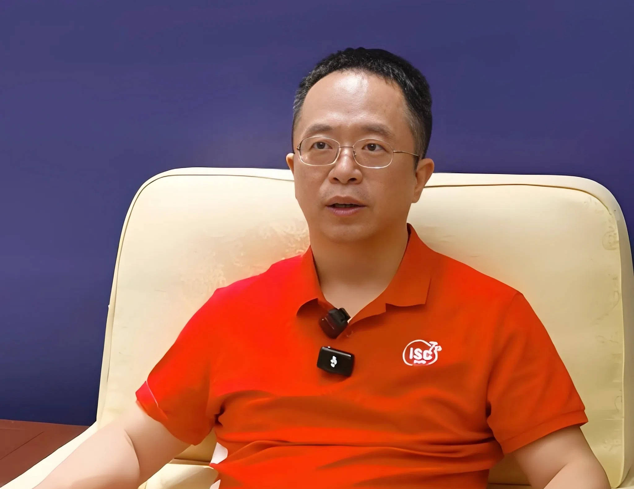 对话周鸿祎：DeepSeek流量确实在下降，他们就没花心思做，梁文锋是有梦想的人