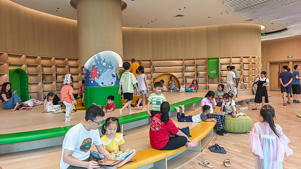 多地图书馆批评放娃现象,责备家长也没用