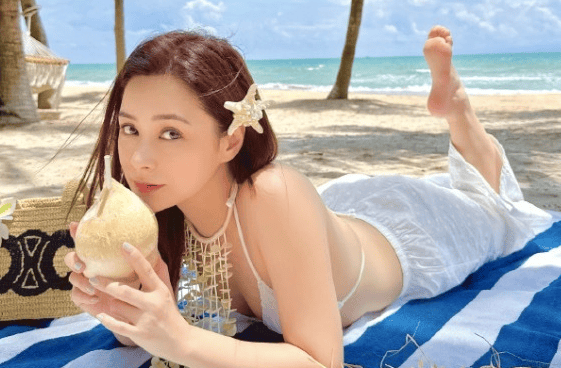 44岁阿娇近照曝光 身材颜值双双在线