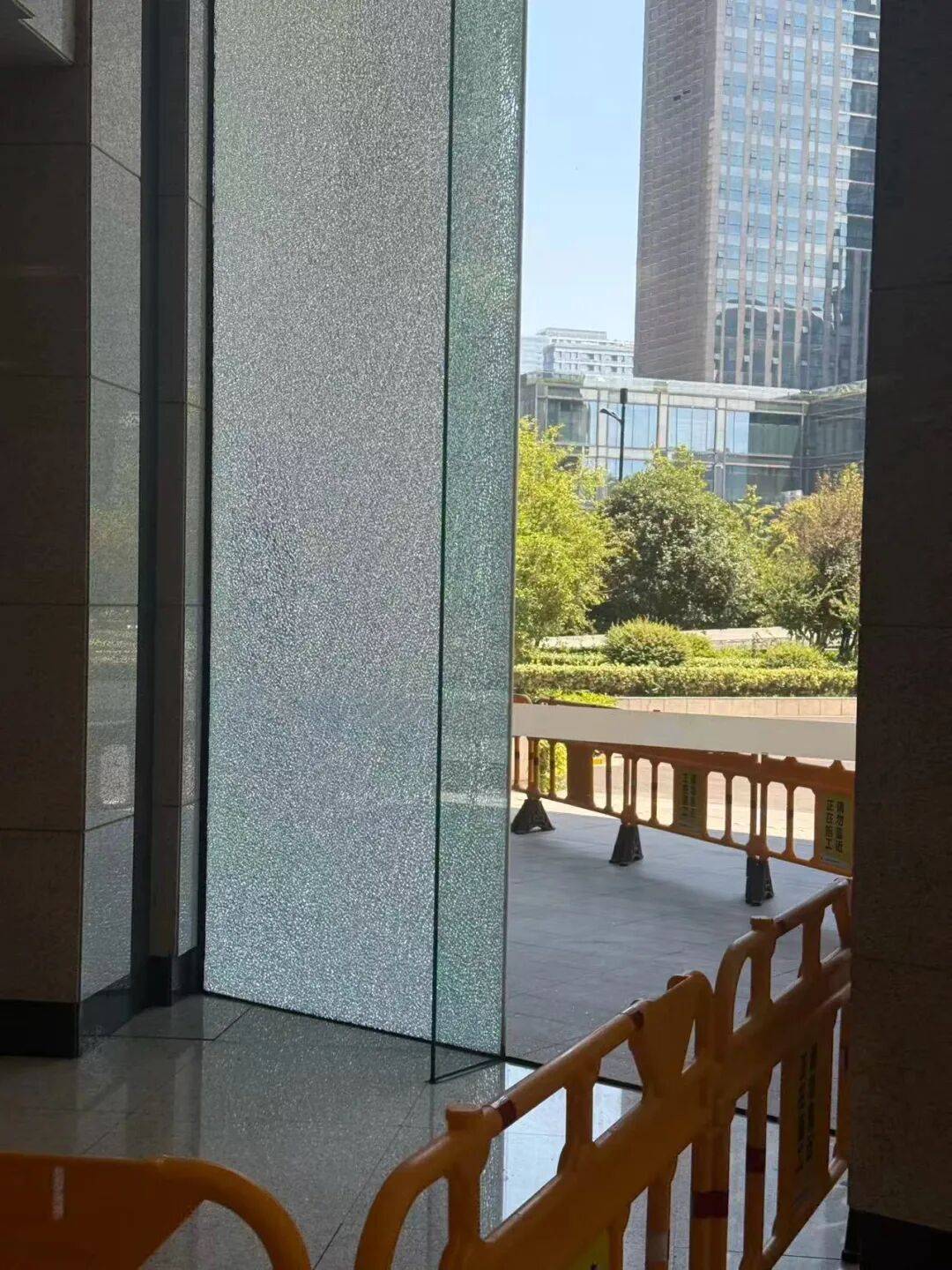 “什么？直接裂开了！”杭州姑娘刚回到家就愣住！近期高发，紧急提醒