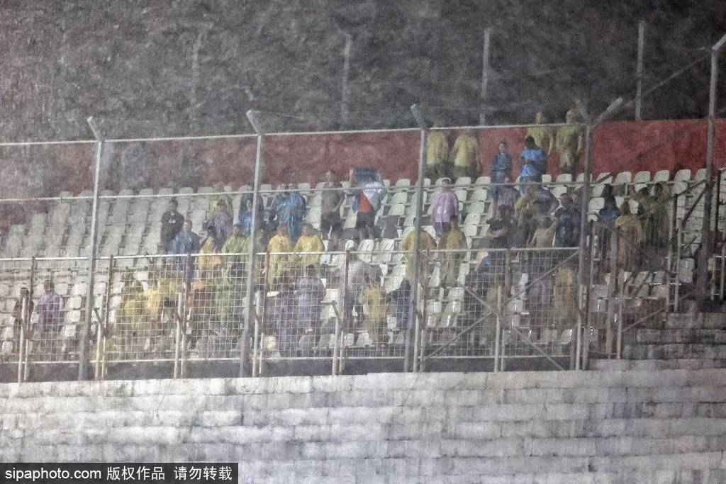 西安国际足球中心草皮危机：连下五天雨如何影响国足U22表现？