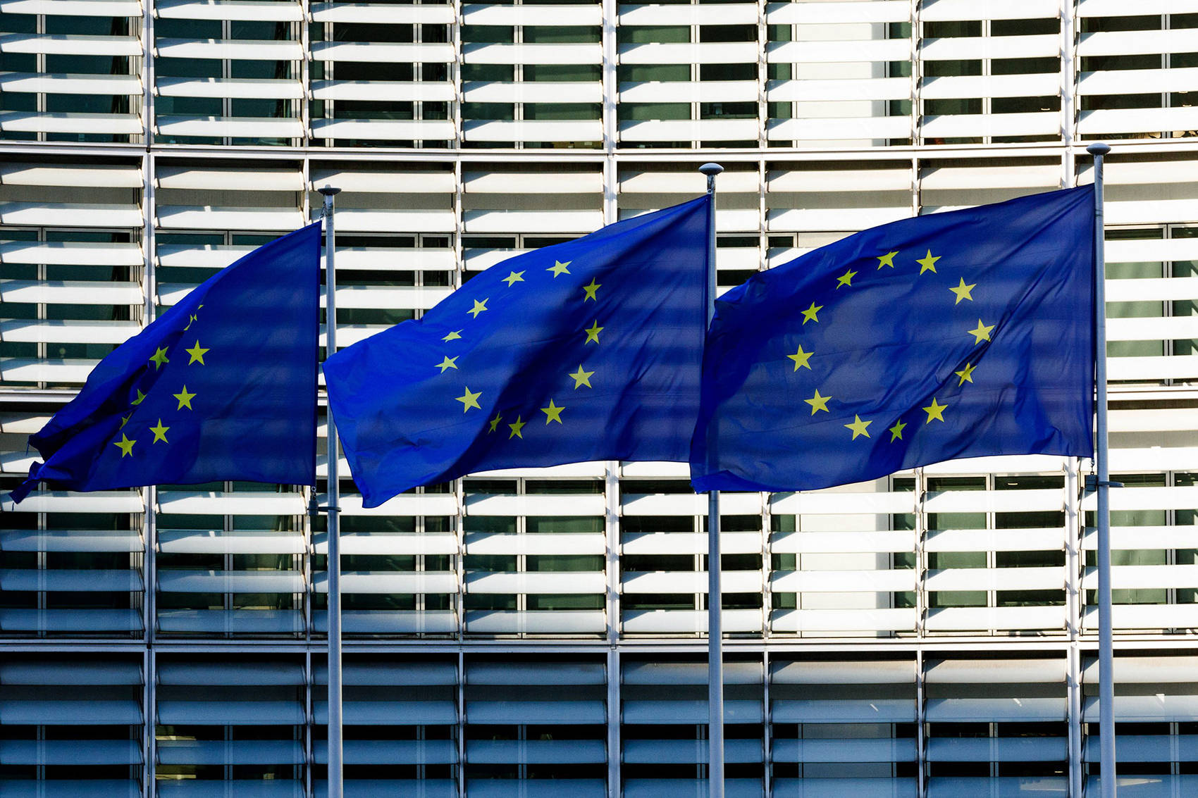 乌军称袭击俄一炼油厂！欧盟：暂时取消讨论对俄制裁措施草案！俄外交部：俄美乌三方领导人会晤基础尚不存在