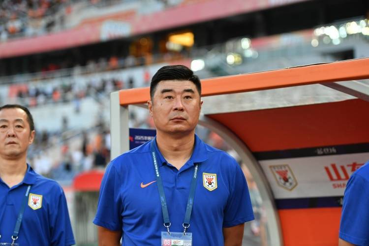 鲁媒：李霄鹏、韩鹏将迎来教练生涯首度对决 克雷桑有望回归